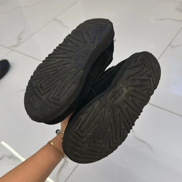 Fur lined Kids UGGs - Picture 5 of 6